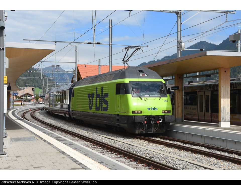 World first combined narrow/standard gauge train